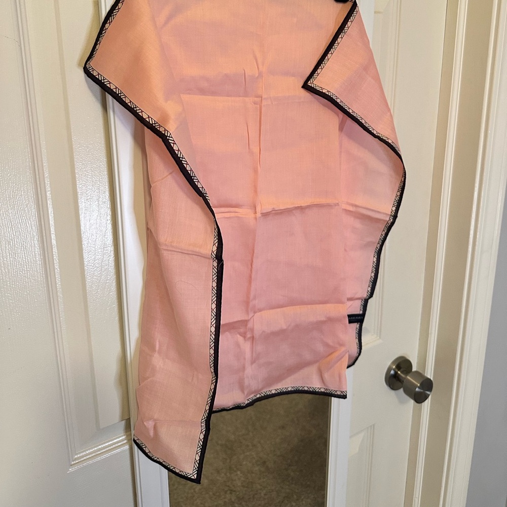NWOTđź–¤Burberry Scarf Pink/Black - Picture 10 of 11